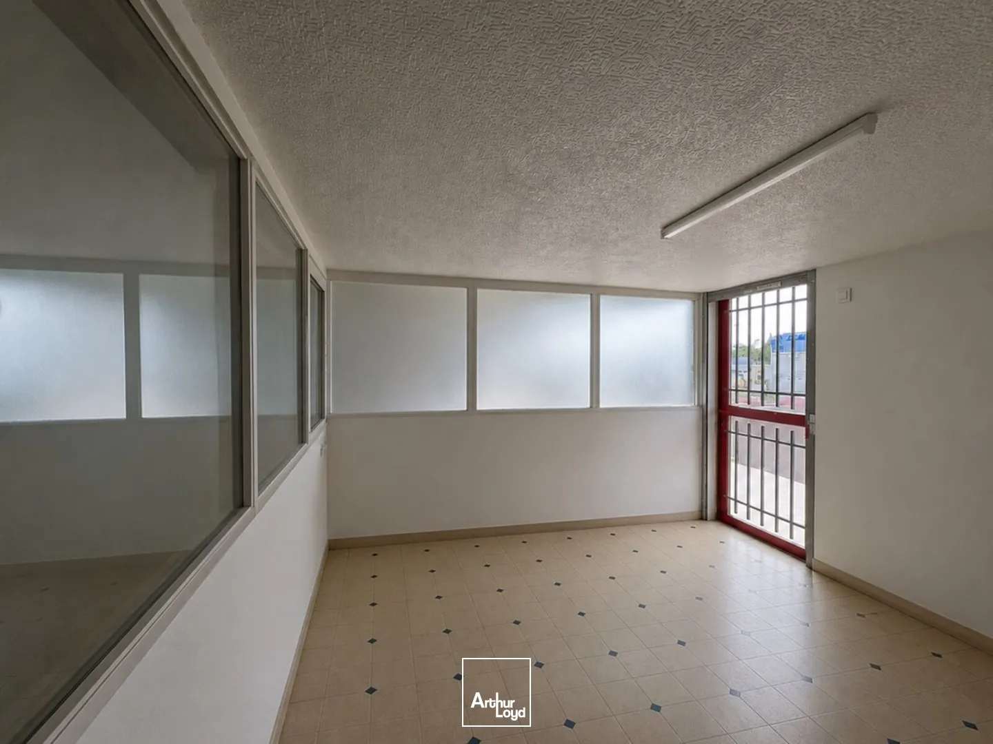 Locaux d'activité & Entrepôts - Location - NEUILLY SOUS CLERMONT - 60290 - 135-135 - 7801043