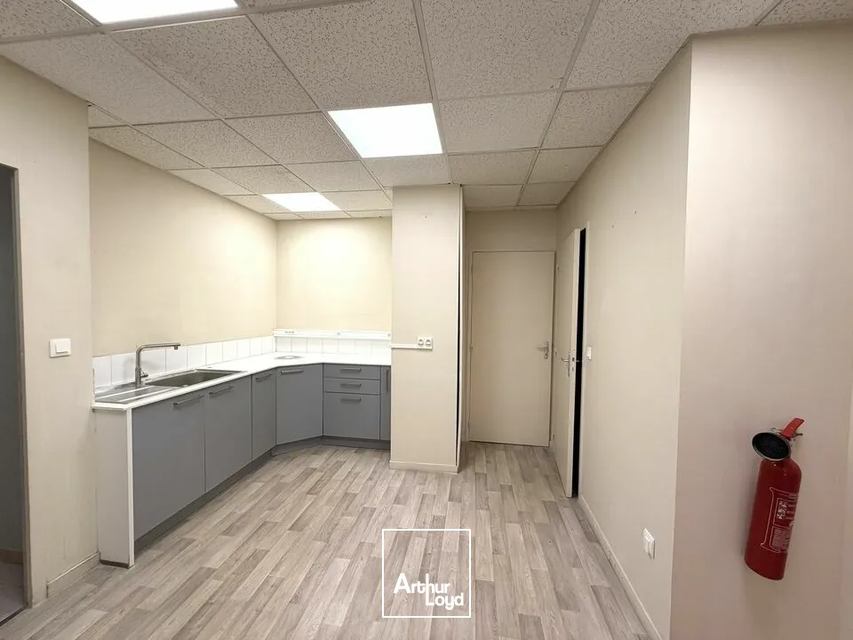 Bureaux - Location - SAINT-BENOÎT - 86280 - 132-132 - 7801600