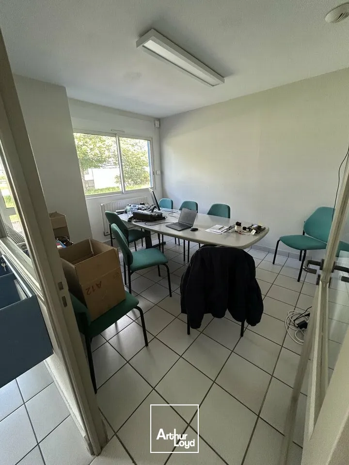 Bureaux - Location - CREUZIER LE VIEUX - 03300 - 66.4-66.4 - 7802633