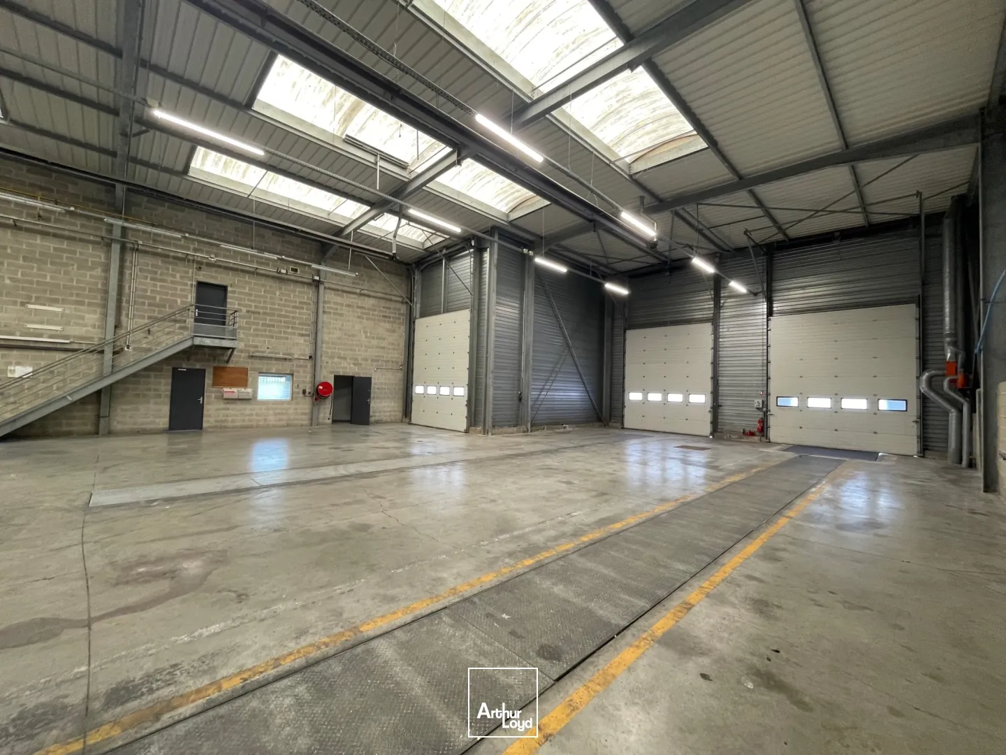 Locaux d'activité & Entrepôts - Location - COMPIEGNE - 60200 - 852.45-852.45 - 7804310