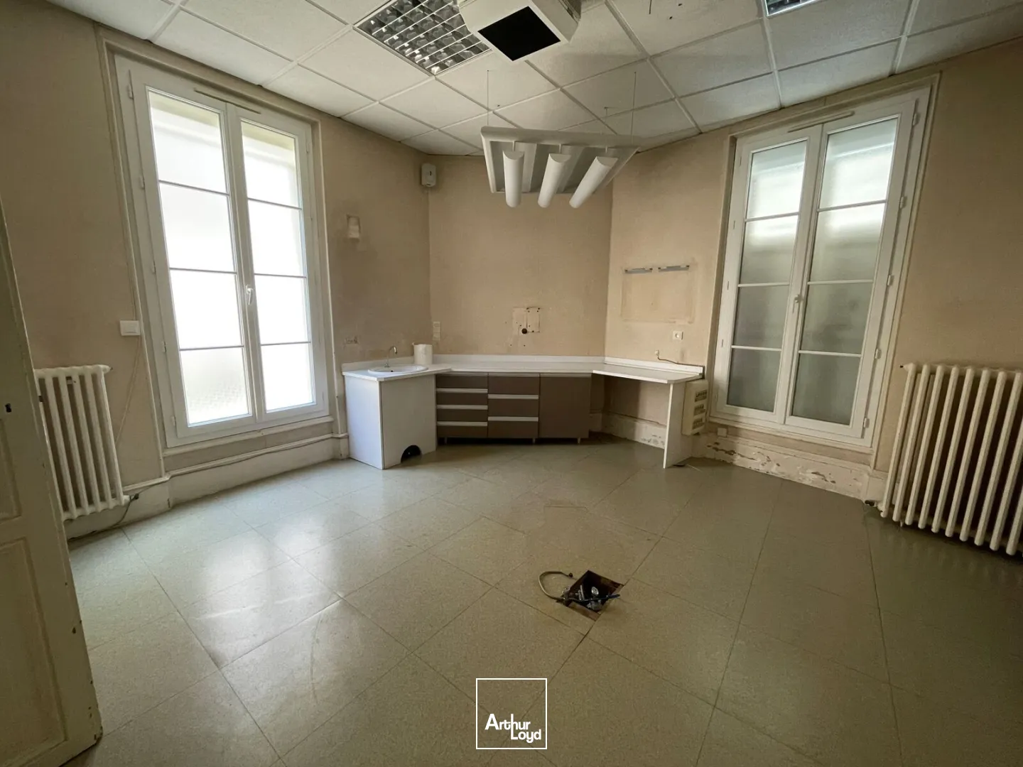 Bureaux - Vente - VERNEUIL D'AVRE ET D'ITON - 27130 - 154-154 - 7804326