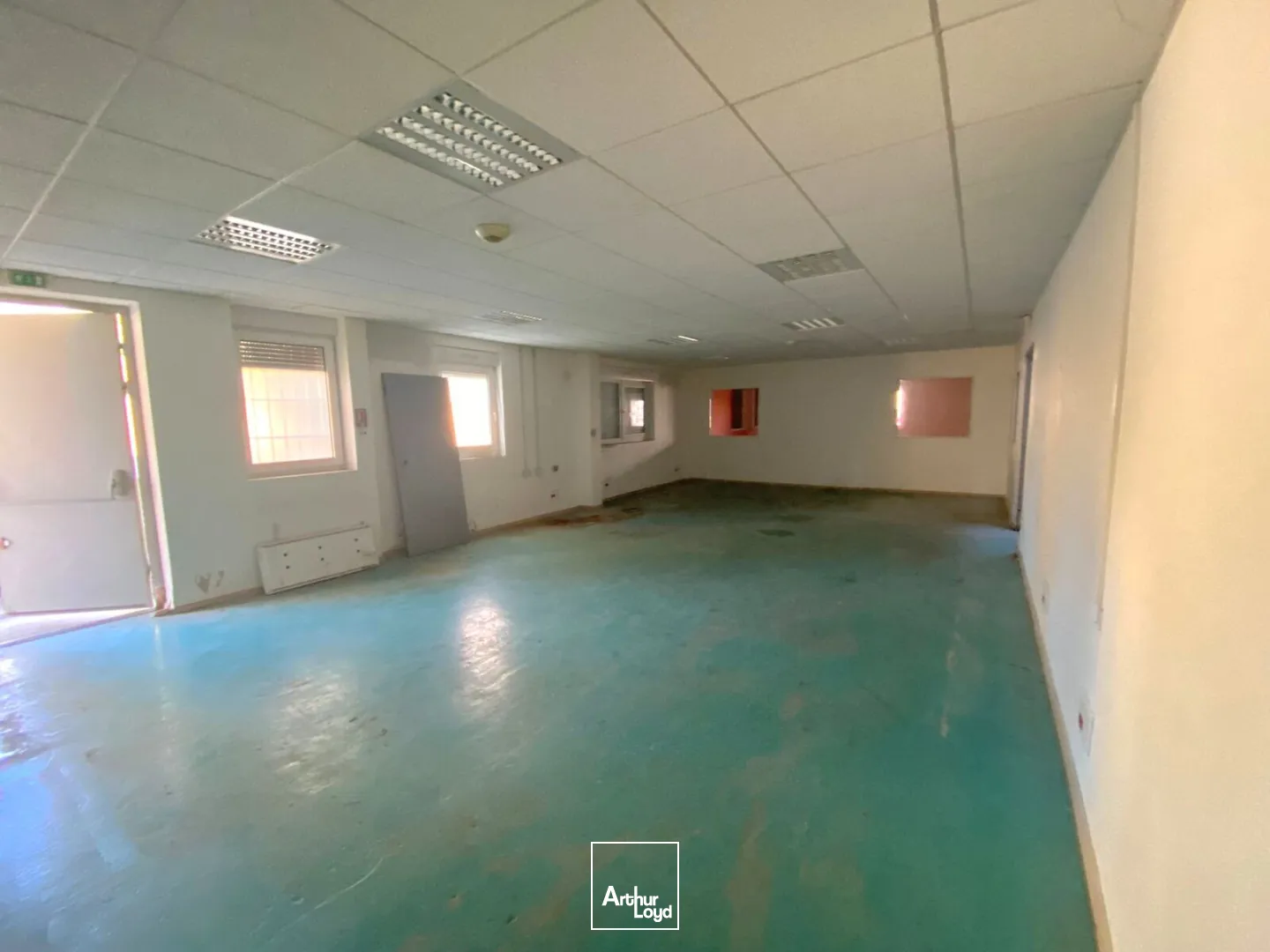 Locaux commerciaux - Location - MARSEILLE - 13015 - 150-450 - 7805382