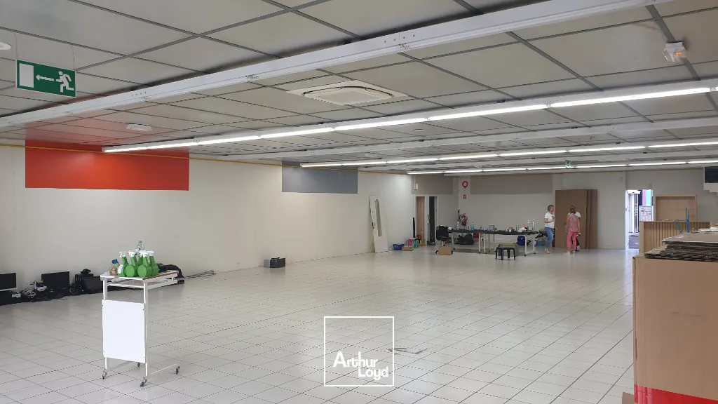 Locaux commerciaux - Location - SAINT YRIEIX LA PERCHE - 87500 - 1200-1200 - 7806556