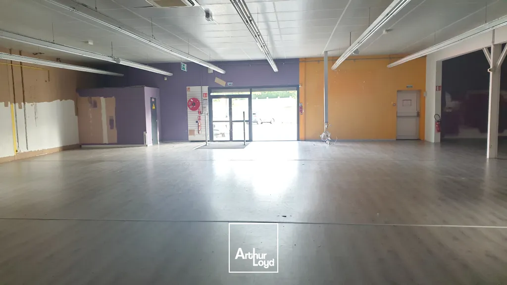 Locaux commerciaux - Location - SAINT YRIEIX LA PERCHE - 87500 - 1200-1200 - 7806557