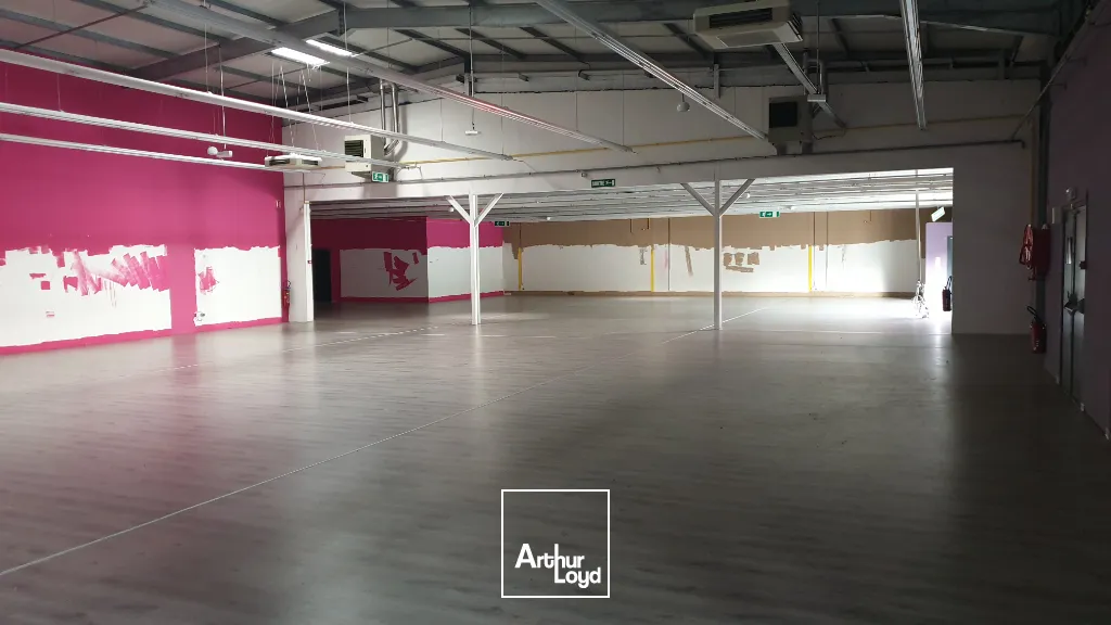 Locaux commerciaux - Location - SAINT YRIEIX LA PERCHE - 87500 - 1200-1200 - 7806558