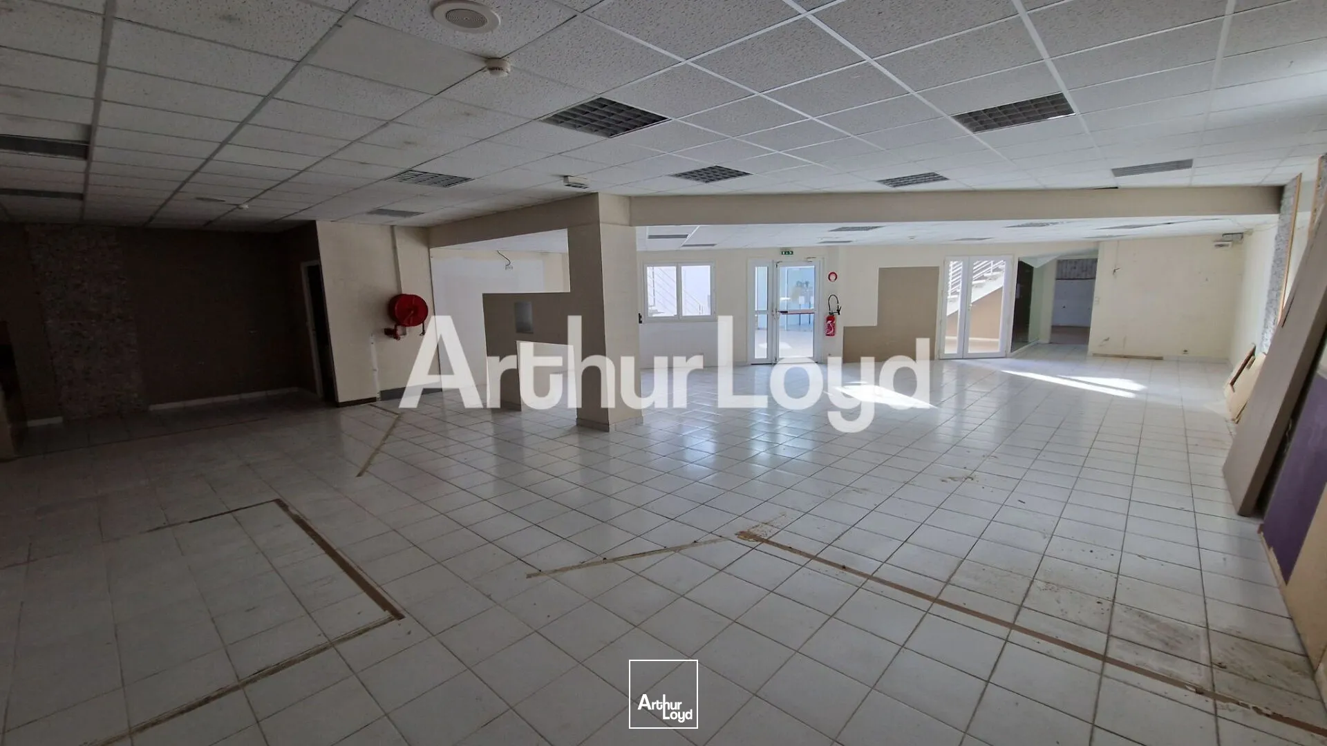 Locaux commerciaux - Location - MONDEVILLE - 14120 - 563-563 - 7807426