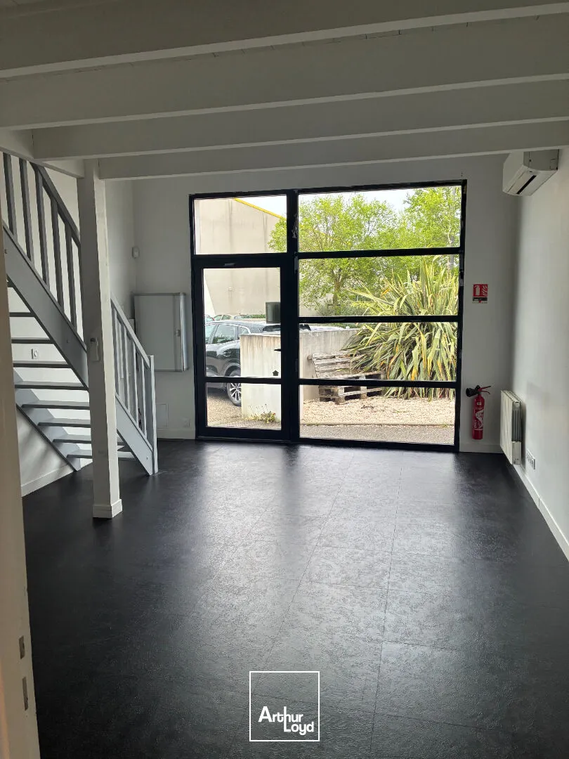 Locaux d'activité & Entrepôts - Location - L HOUMEAU - 17137 - 239-239 - 7807640