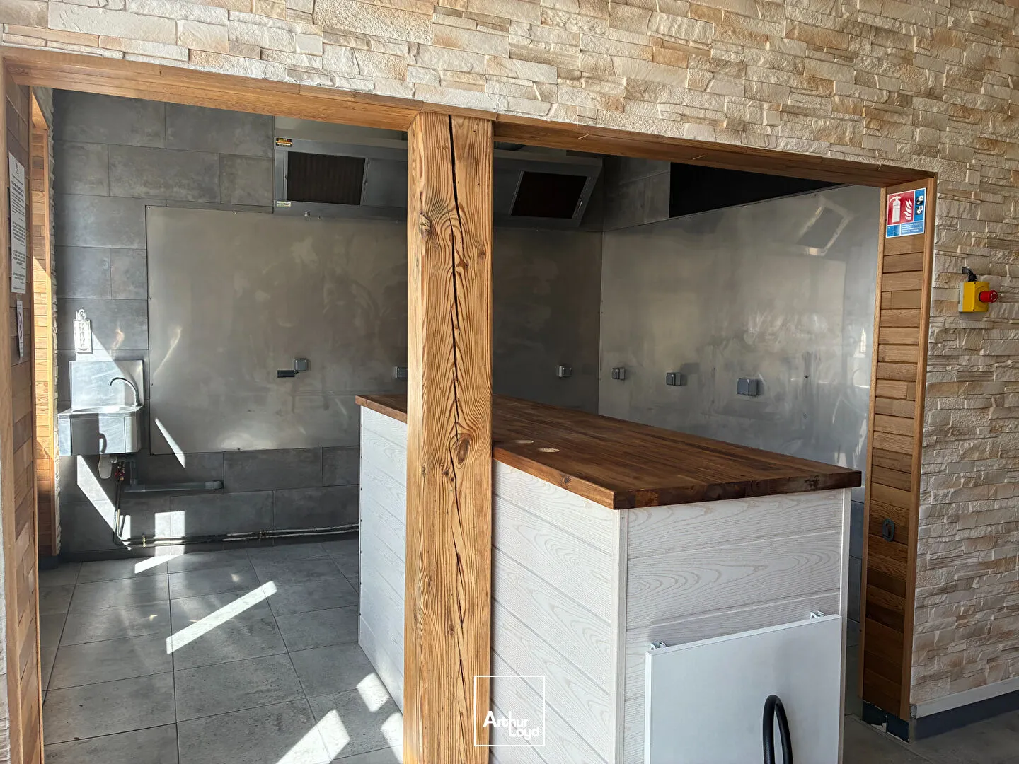 Locaux commerciaux - Vente - AIGREFEUILLE D AUNIS - 17290 - 476-476 - 7807685