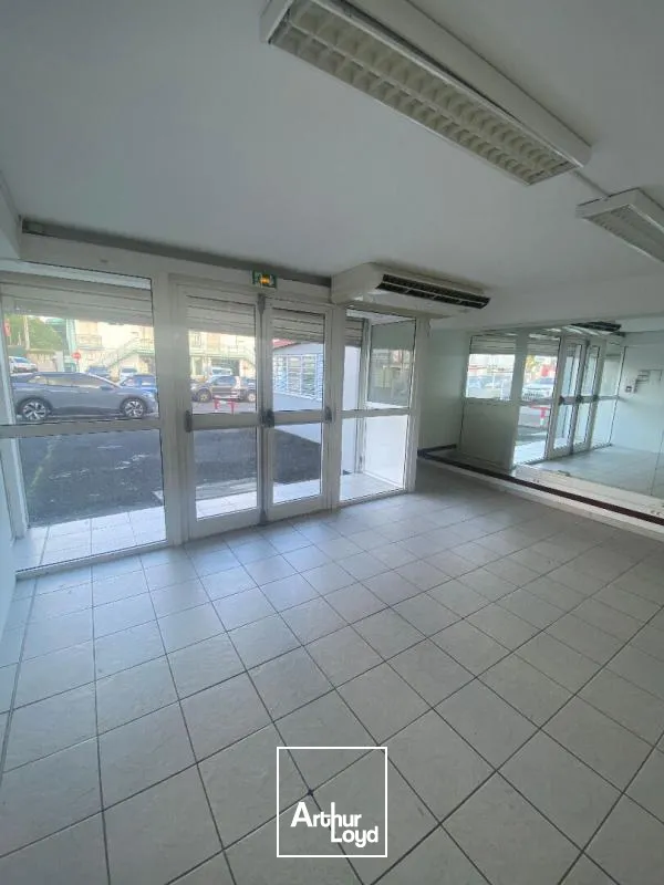 Locaux commerciaux - Location - Le Lamentin - 97232 - 270-270 - 7807872