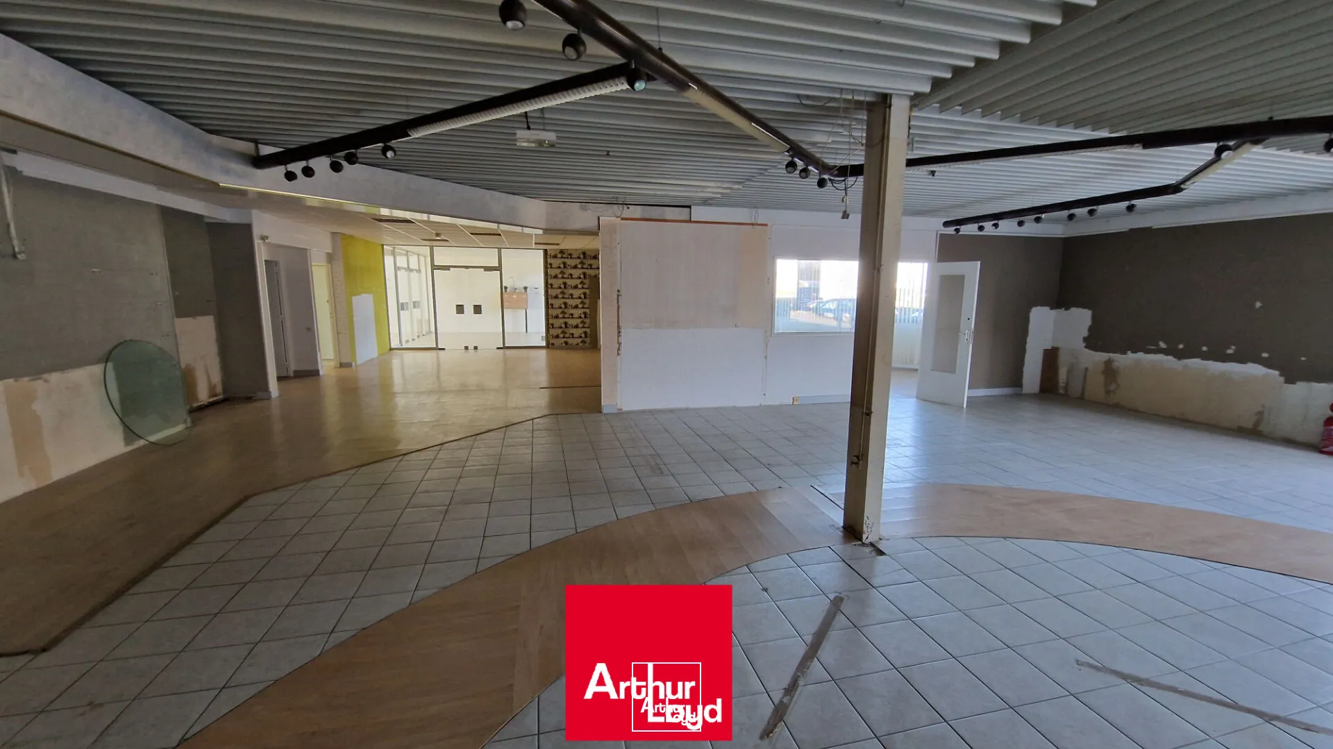 Locaux commerciaux - Vente - MONDEVILLE - 14120 - 563-563 - 7809740