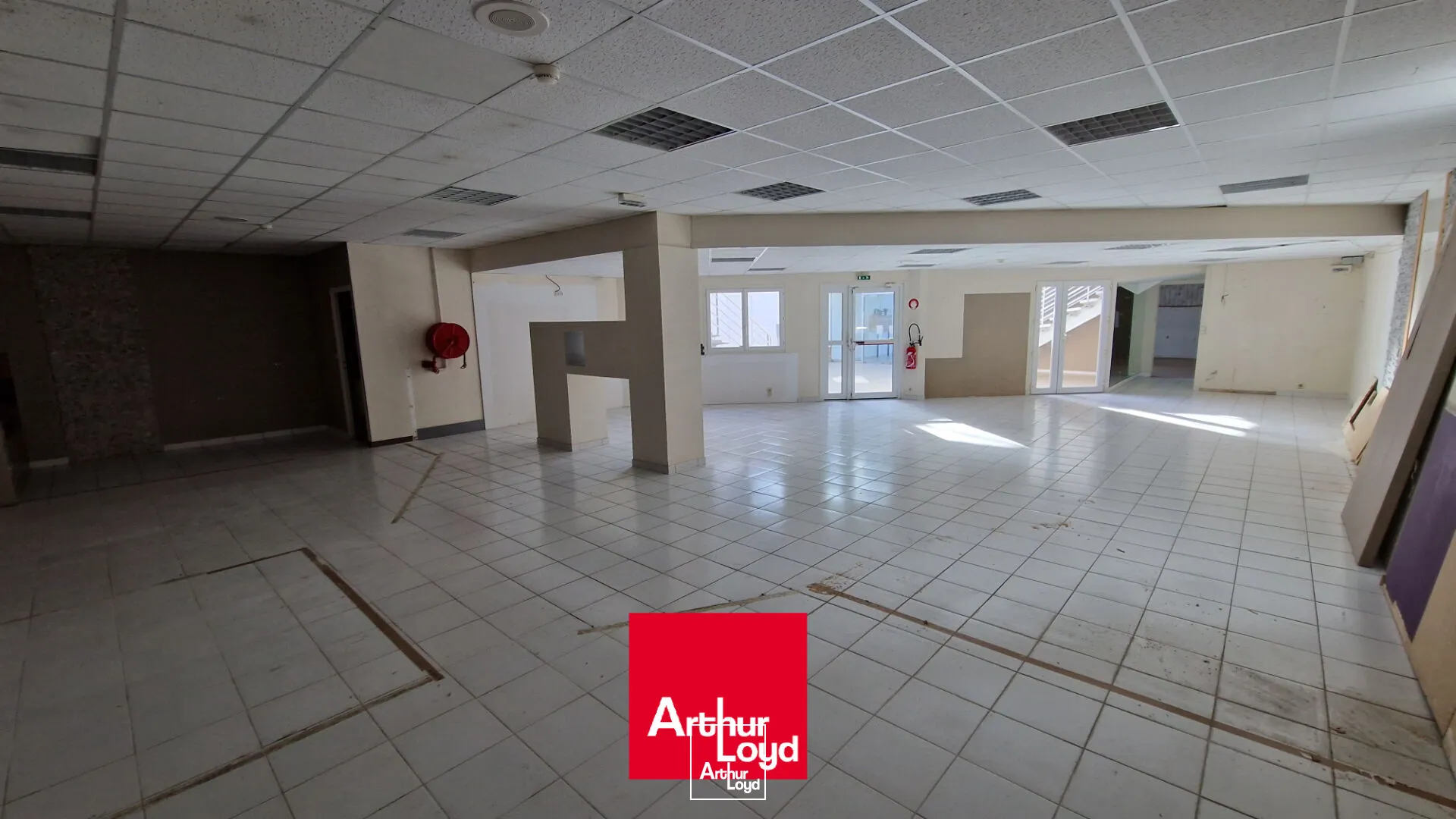 Locaux commerciaux - Vente - MONDEVILLE - 14120 - 563-563 - 7809742
