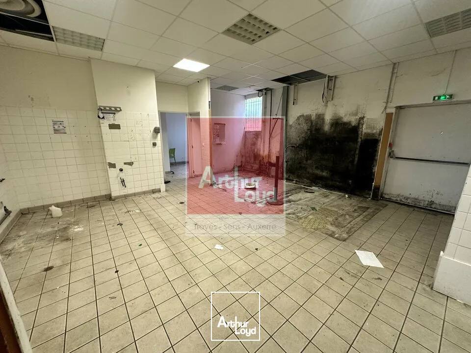 Locaux commerciaux - Location - PONT-SAINTE-MARIE - 10150 - 209-209 - 7813497