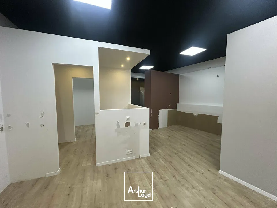 Locaux commerciaux - Location - POITIERS - 86000 - 100-100 - 7815342