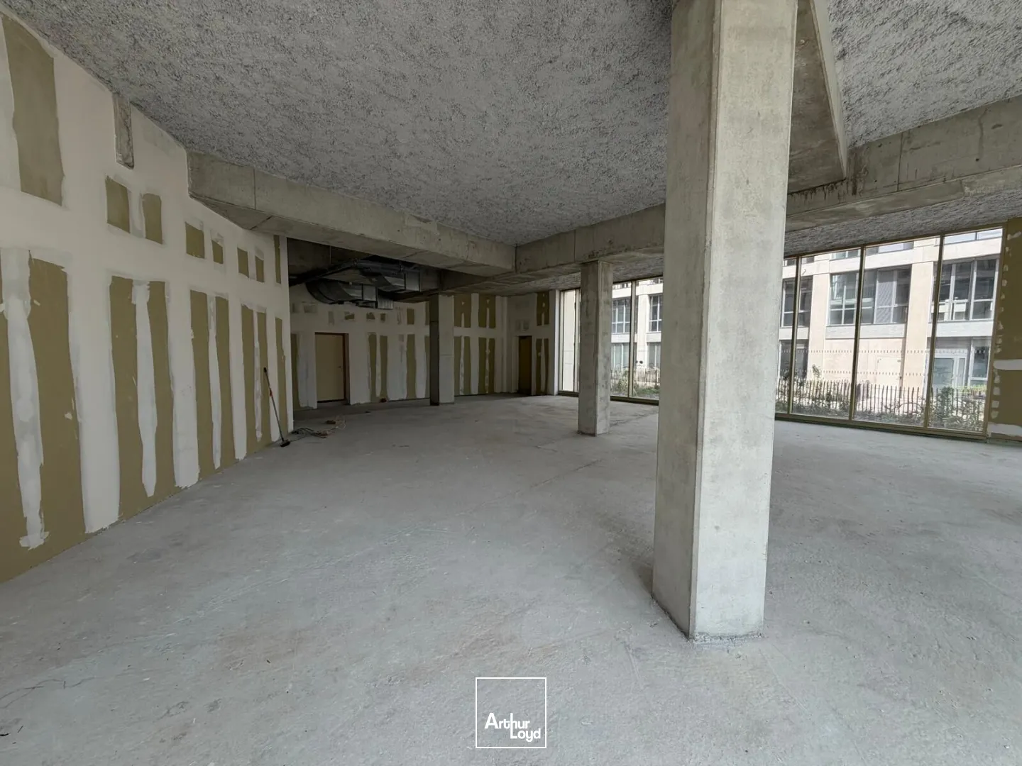 Locaux commerciaux - Location - BORDEAUX - 33800 - 143.5-369.4 - 7816588