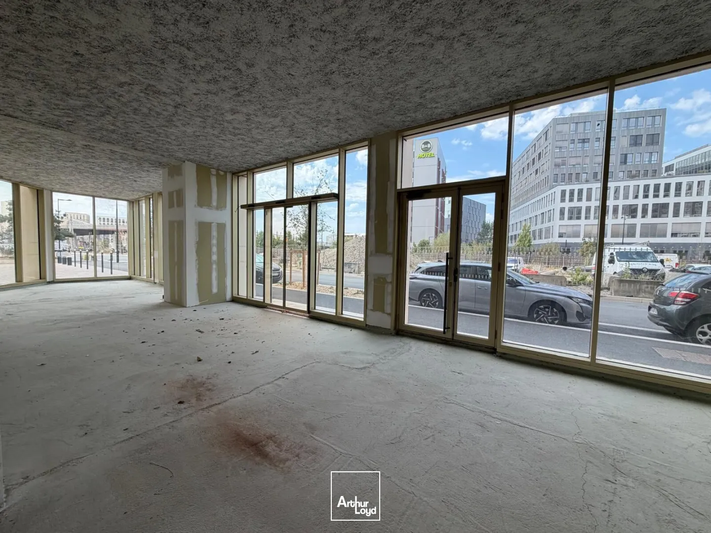 Locaux commerciaux - Location - BORDEAUX - 33800 - 143.5-369.4 - 7816585