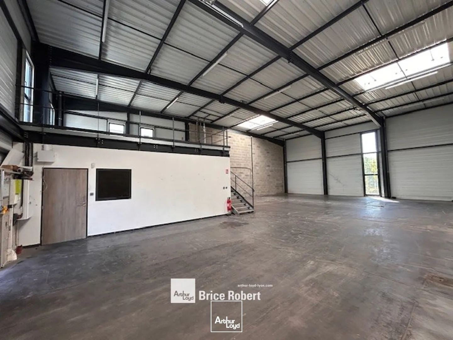 Locaux d'activité & Entrepôts - Location - DECINES CHARPIEU - 69150 - 161-486 - 7817083