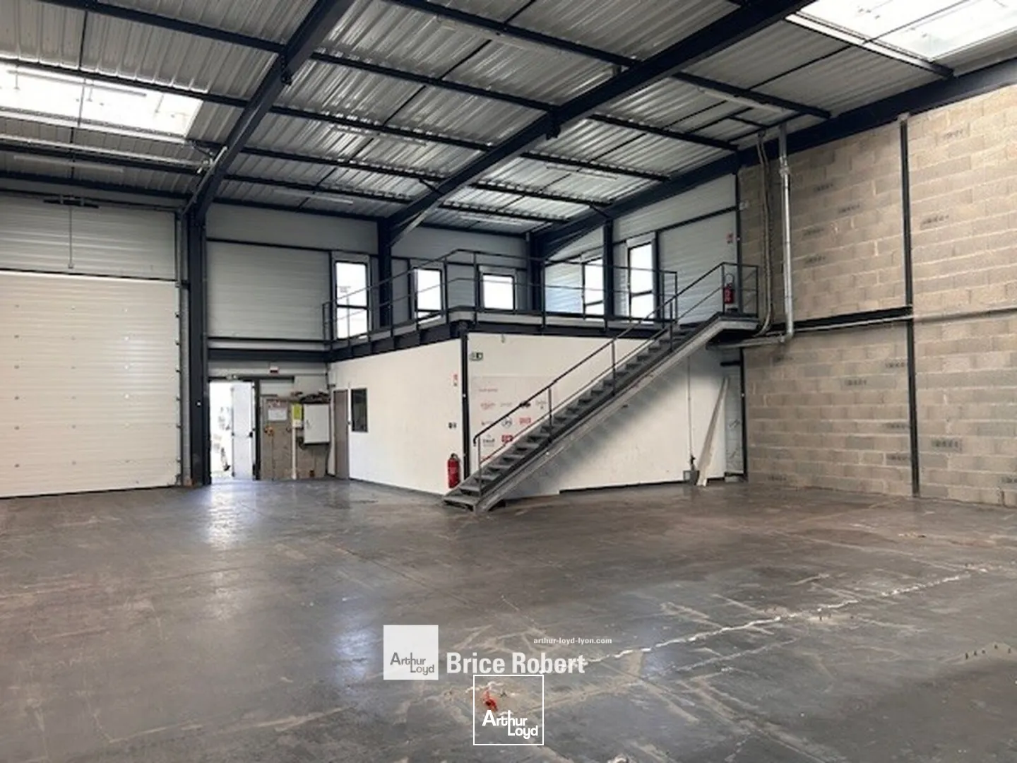 Locaux d'activité & Entrepôts - Location - DECINES CHARPIEU - 69150 - 161-486 - 7817084