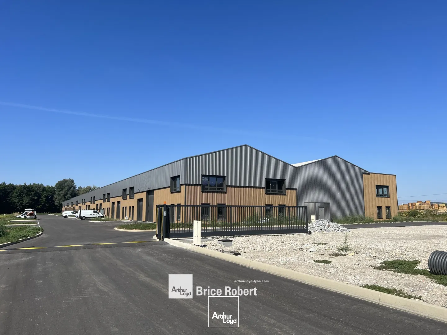 Locaux d'activité & Entrepôts - Location - BOURGOIN JALLIEU - 38300 - 225-225 - 7817085