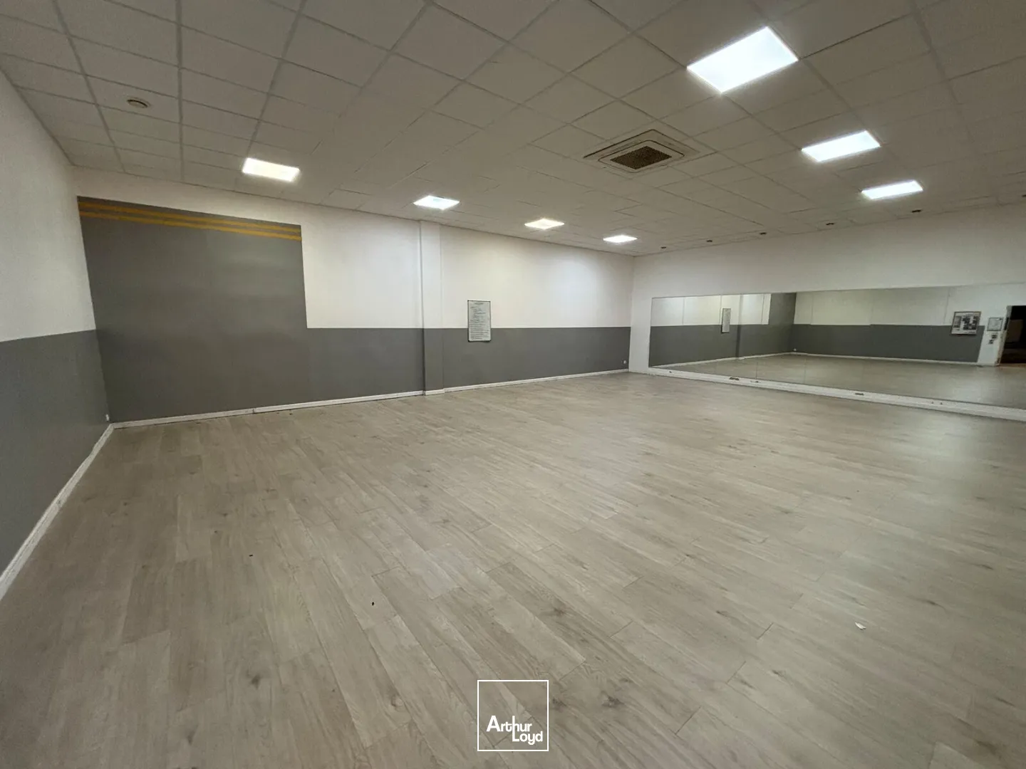 Locaux d'activité & Entrepôts - Location - CREPY EN VALOIS - 60800 - 785-785 - 7817459