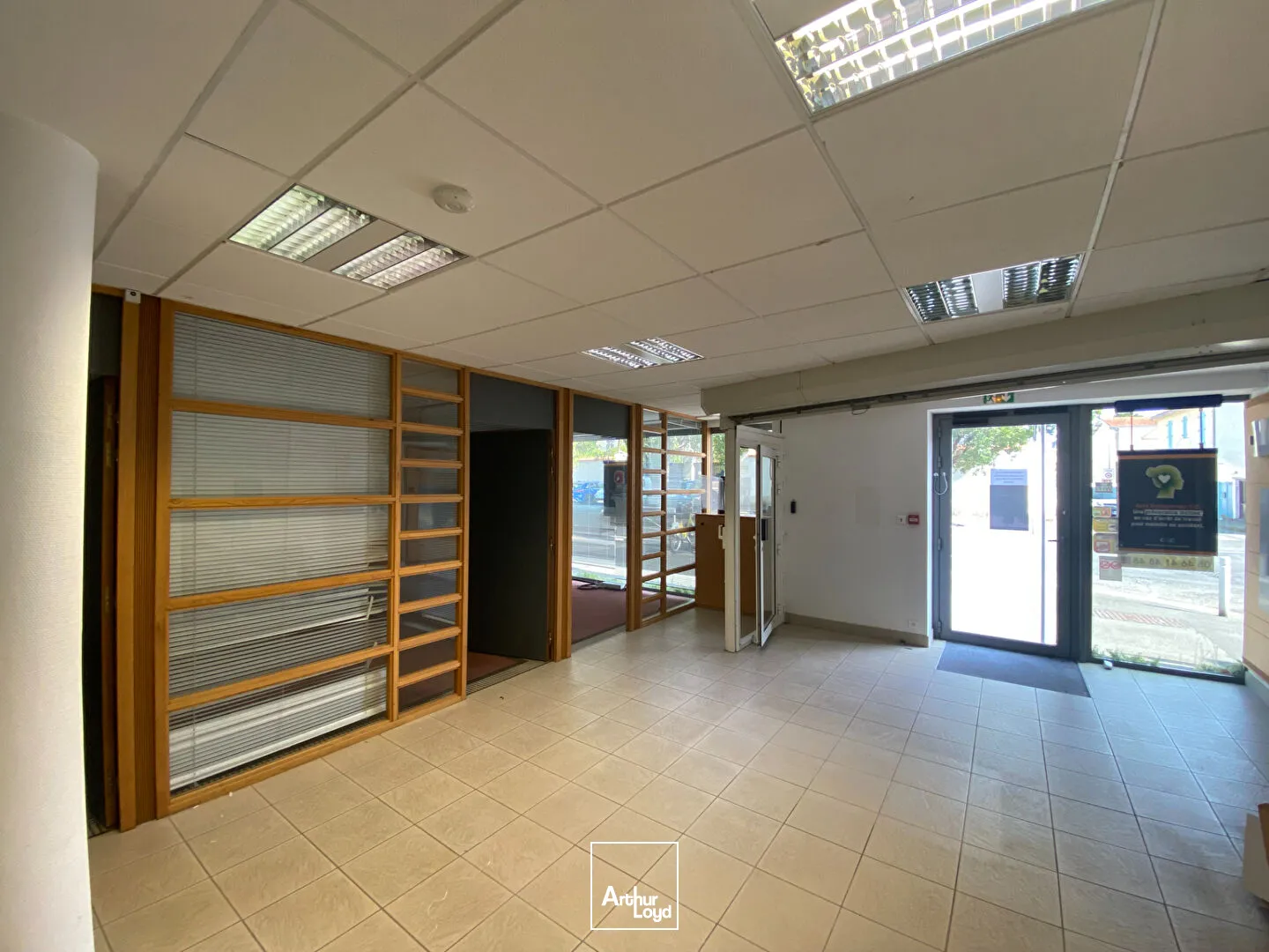 Locaux commerciaux - Vente - LA ROCHELLE - 17000 - 159.3-159.3 - 7818009