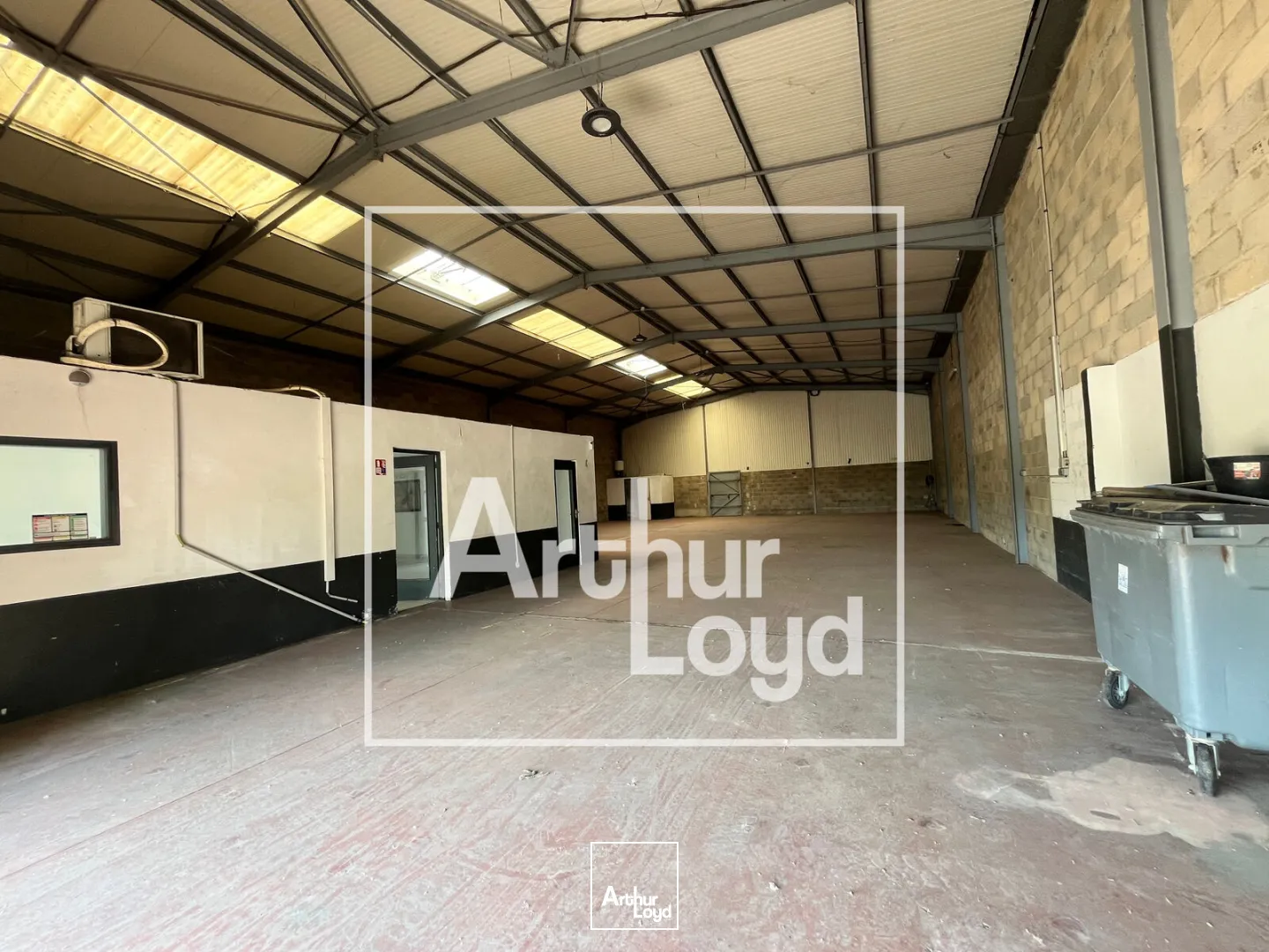 Locaux d'activité & Entrepôts - Location - SAINT GILLES - 30800 - 380-380 - 7818209
