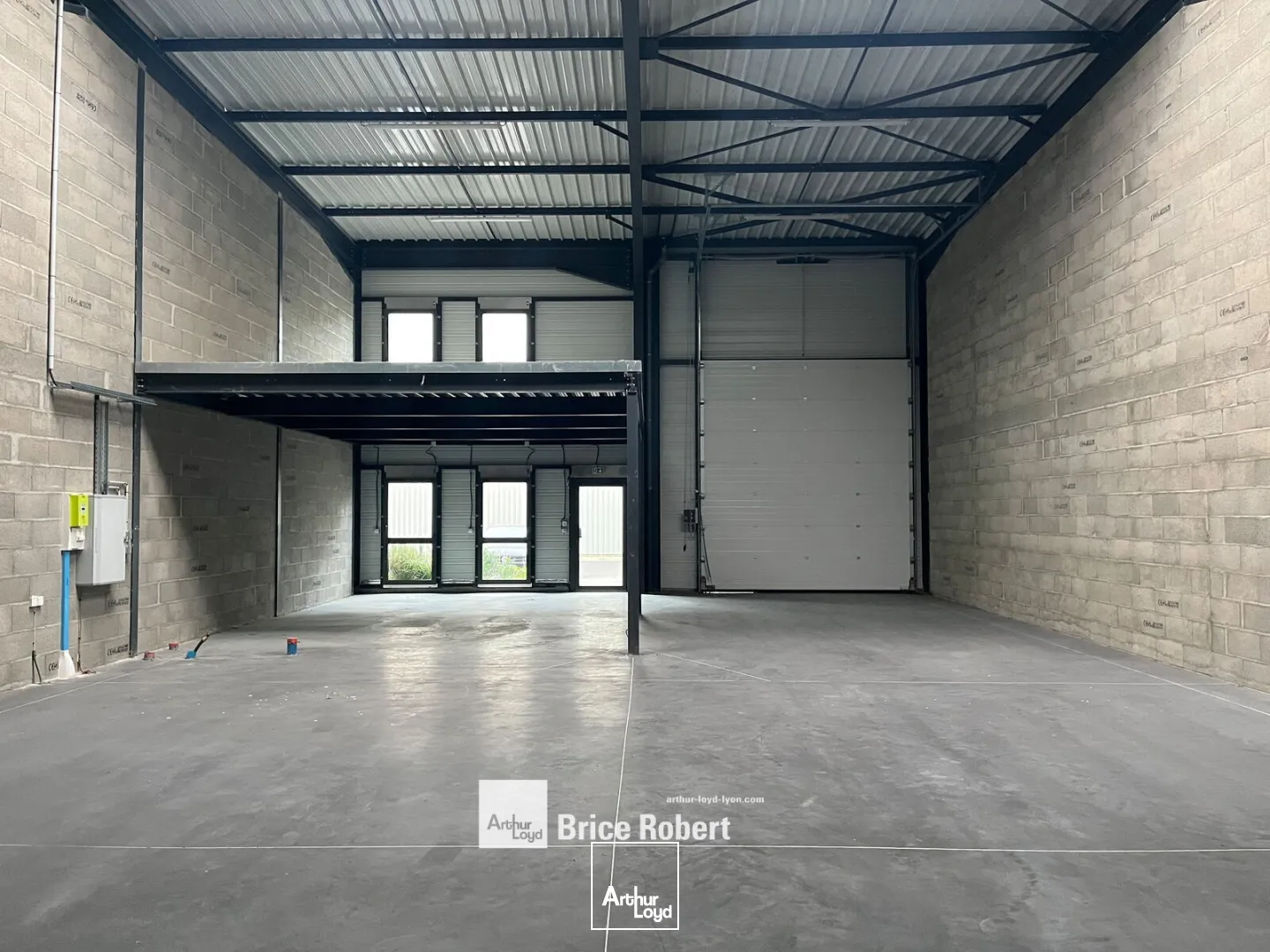 Locaux d'activité & Entrepôts - Location - VENISSIEUX - 69200 - 256.05-837.11 - 7818715