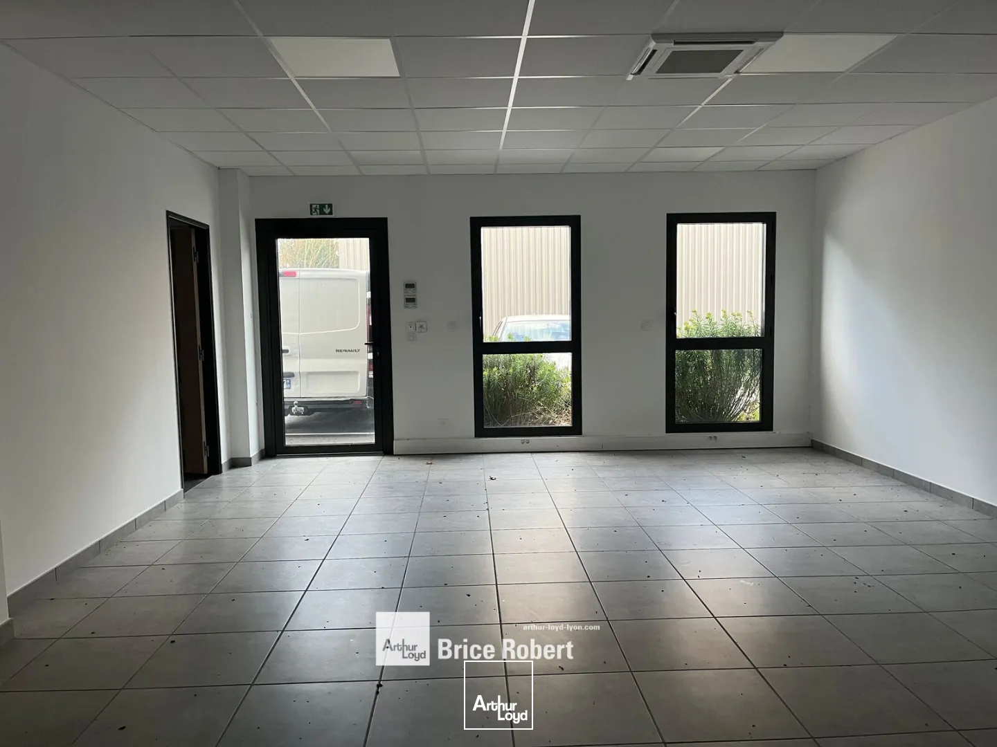 Locaux d'activité & Entrepôts - Location - VENISSIEUX - 69200 - 256.05-837.11 - 7818716