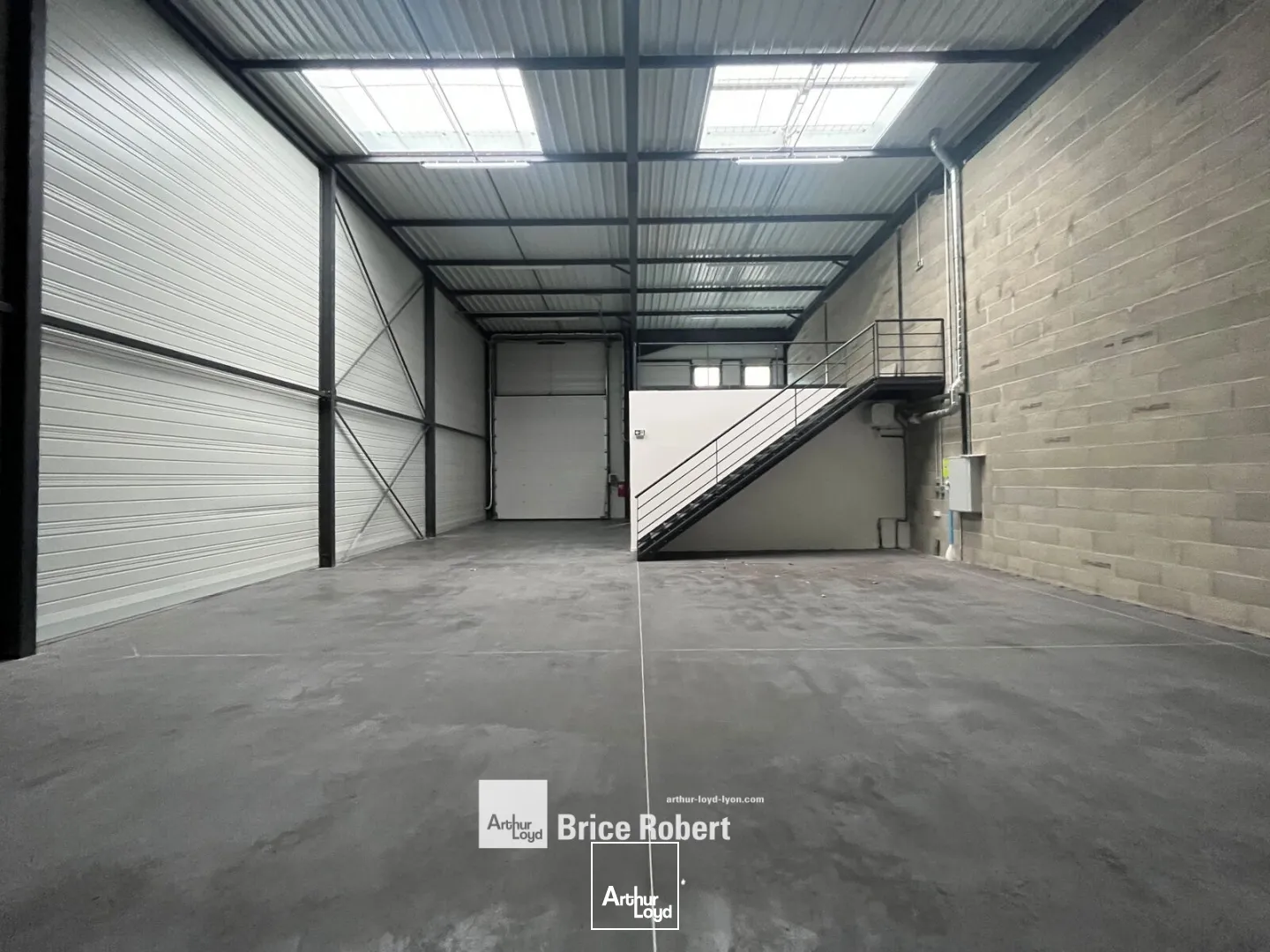 Locaux d'activité & Entrepôts - Location - VENISSIEUX - 69200 - 256.05-837.11 - 7818717