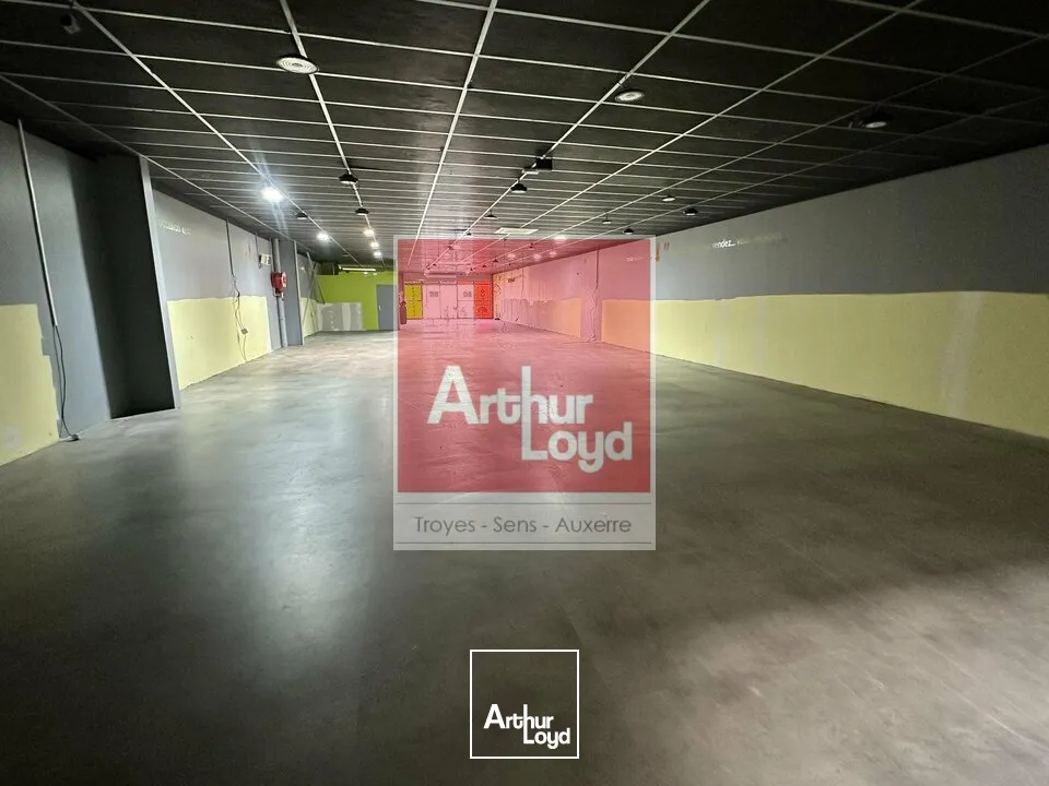 Locaux commerciaux - Location - SAINT-ANDRÉ-LES-VERGERS - 10120 - 530-530 - 7819913