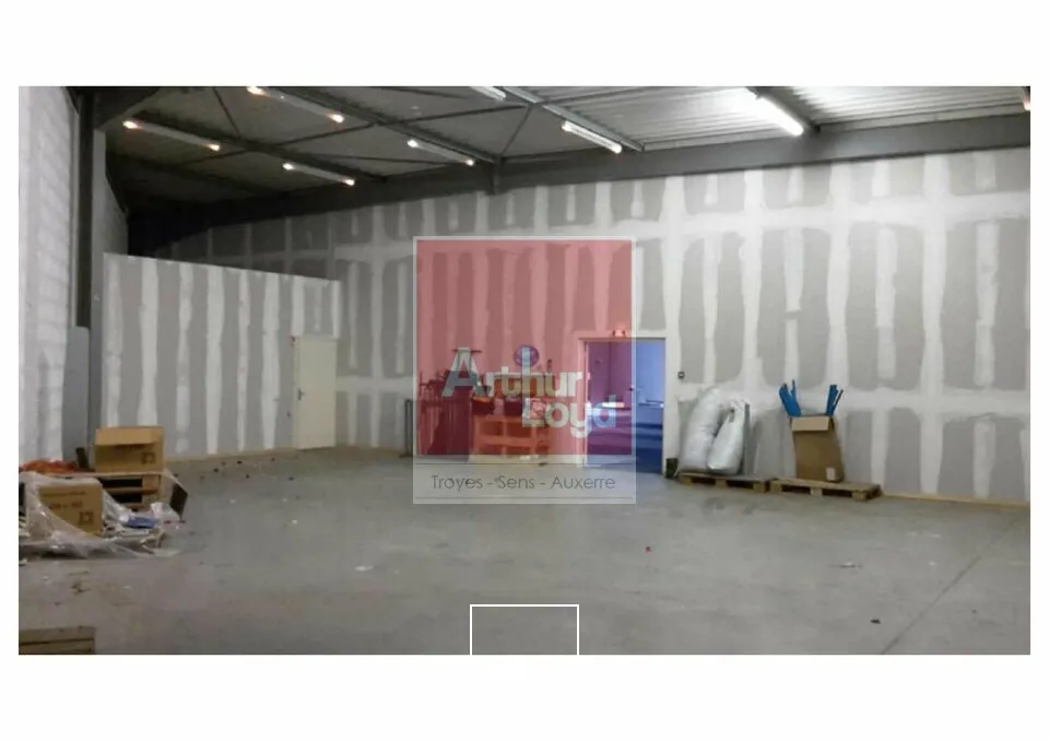 Locaux commerciaux - Location - MONÉTEAU - 89470 - 983.12-983.12 - 7821050