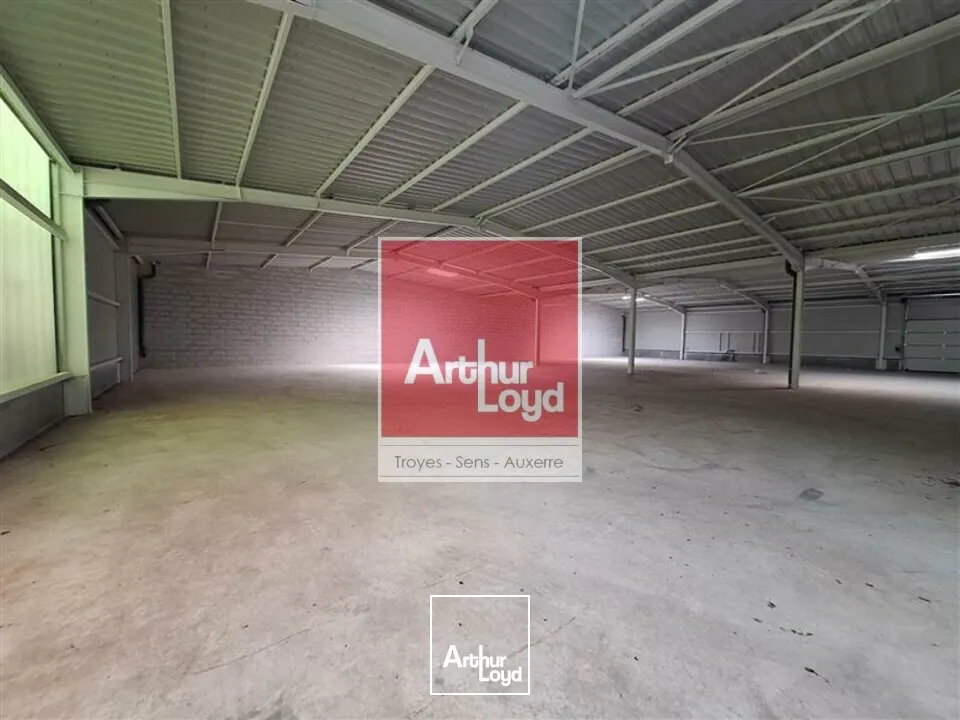 Locaux commerciaux - Location - MONÉTEAU - 89470 - 884.3-884.3 - 7821065