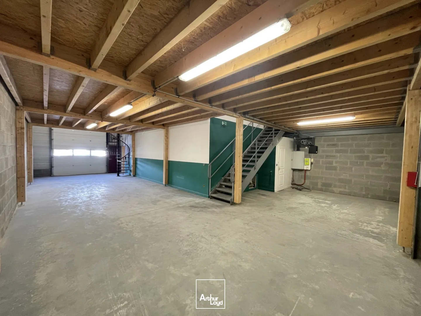 Locaux d'activité & Entrepôts - Location - BEAUVAIS - 60000 - 275-275 - 7821250