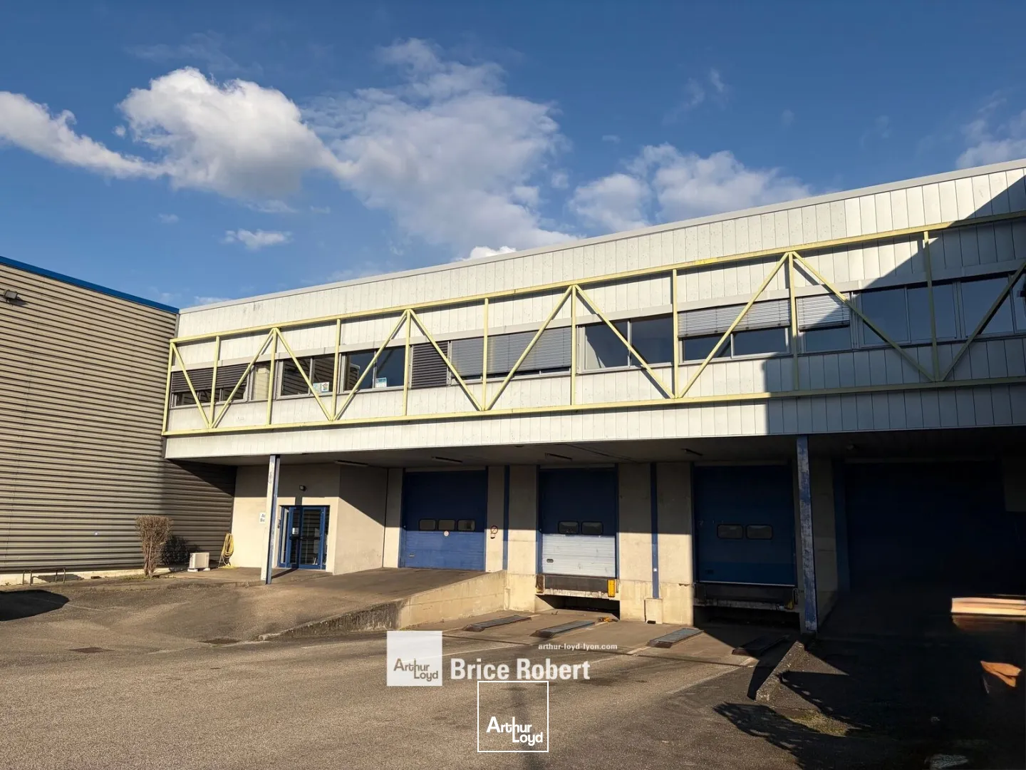 Locaux d'activité & Entrepôts - Vente - LES ÉCHETS - 01700 - 2242-2242 - 7821635
