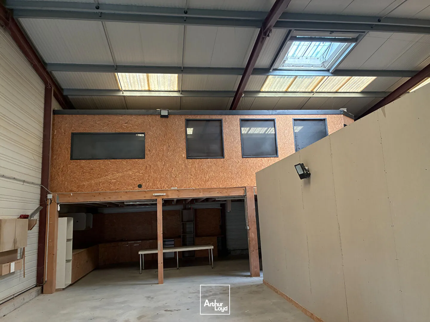 Locaux d'activité & Entrepôts - Location - LA JARRIE - 17220 - 255-255 - 7821795
