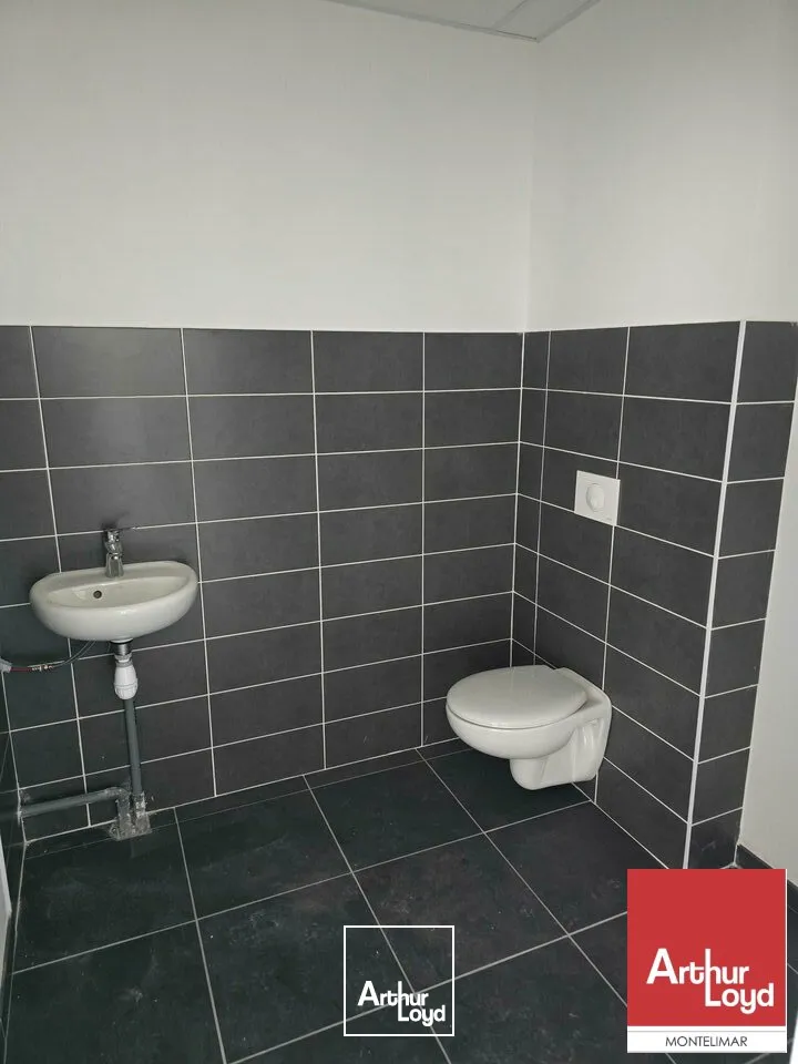 Locaux commerciaux - Location - SAINT PAUL TROIS CHATEAUX - 26130 - 163-163 - 7821894