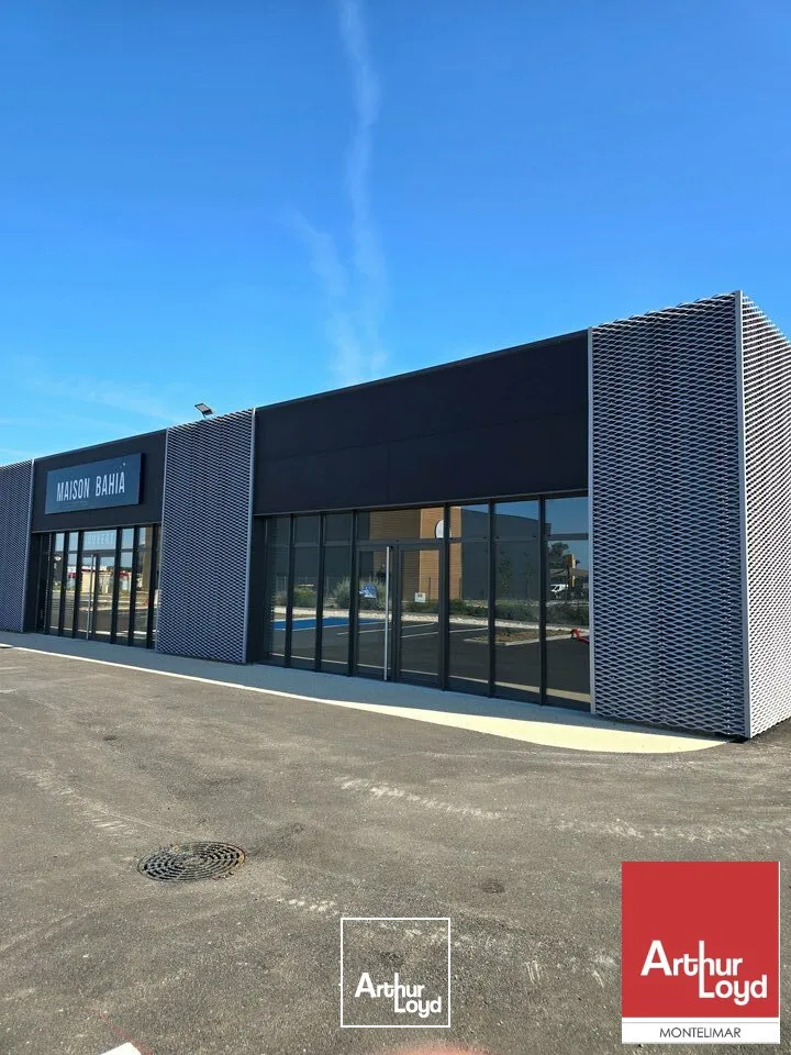 Locaux commerciaux - Location - SAINT PAUL TROIS CHATEAUX - 26130 - 163-163 - 7821895