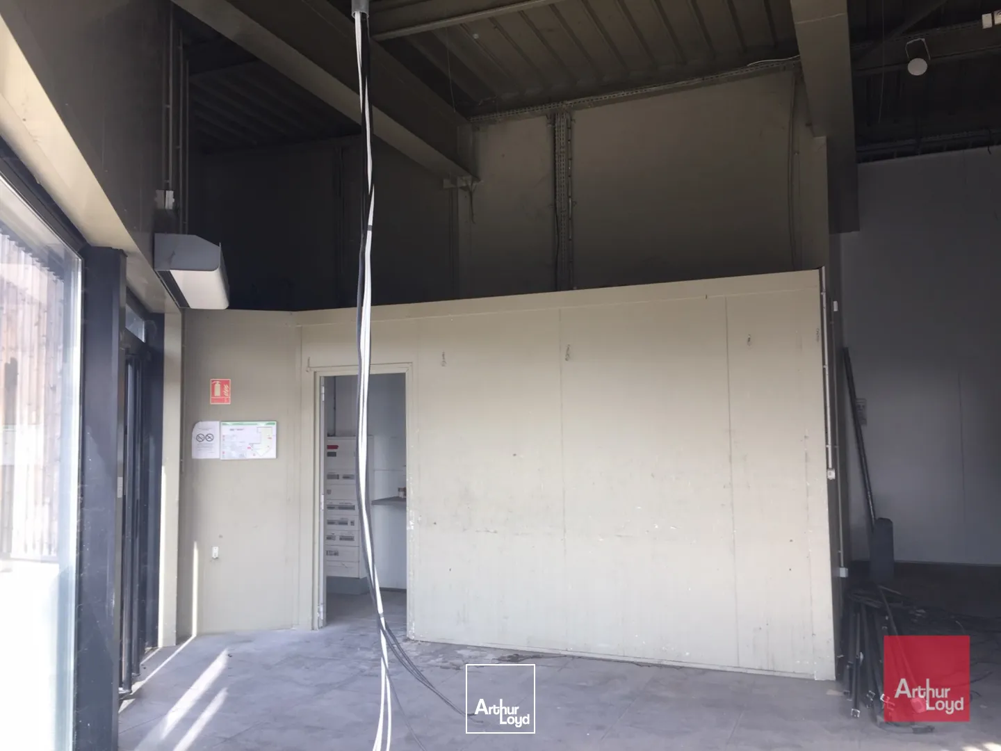 Locaux commerciaux - Location - NIMES - 30900 - 65-65 - 7822966