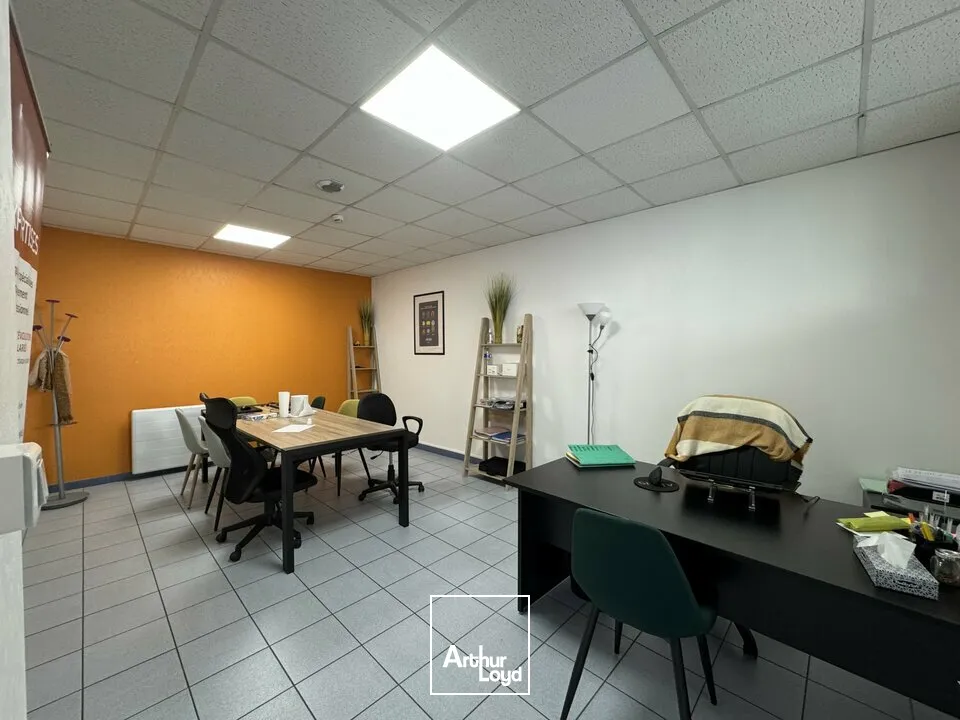 Locaux commerciaux - Vente - JOUE LES TOURS - 37300 - 104.67-104.67 - 7824448