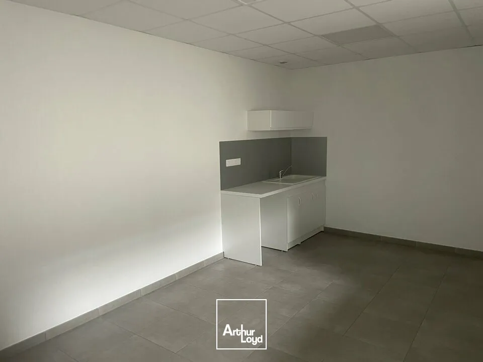Locaux d'activité & Entrepôts - Location - DOMPIERRE-SUR-YON - 85170 - 747-747 - 7826379