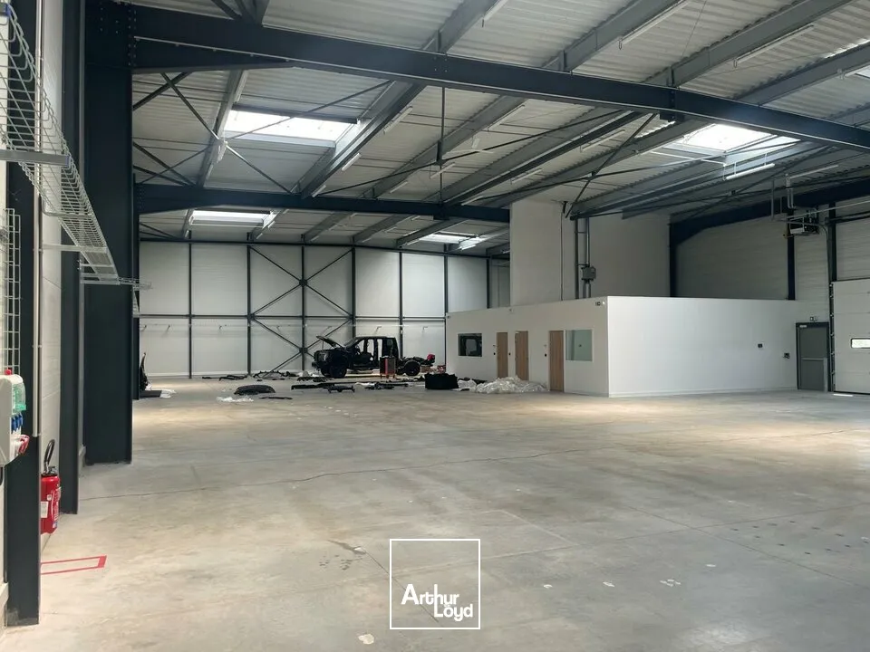 Locaux d'activité & Entrepôts - Location - DOMPIERRE-SUR-YON - 85170 - 747-747 - 7826377