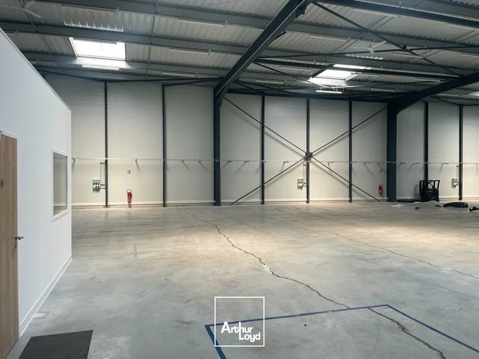 Locaux d'activité & Entrepôts - Location - DOMPIERRE-SUR-YON - 85170 - 747-747 - 7826374