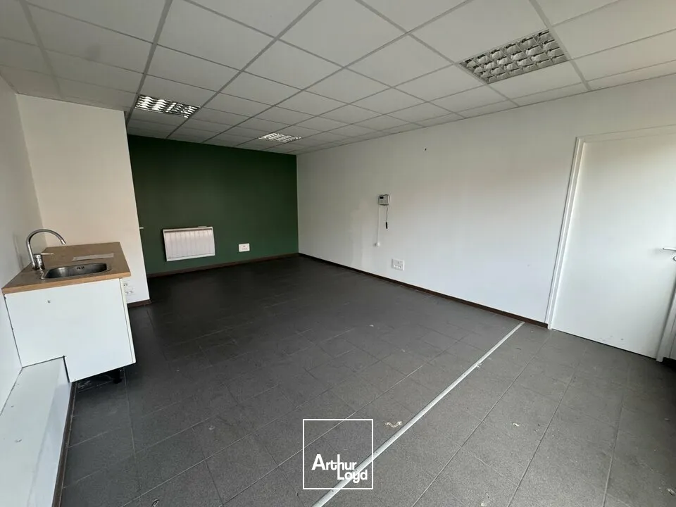 Locaux d'activité & Entrepôts - Location - MONTLOUIS SUR LOIRE - 37270 - 188-188 - 7826415