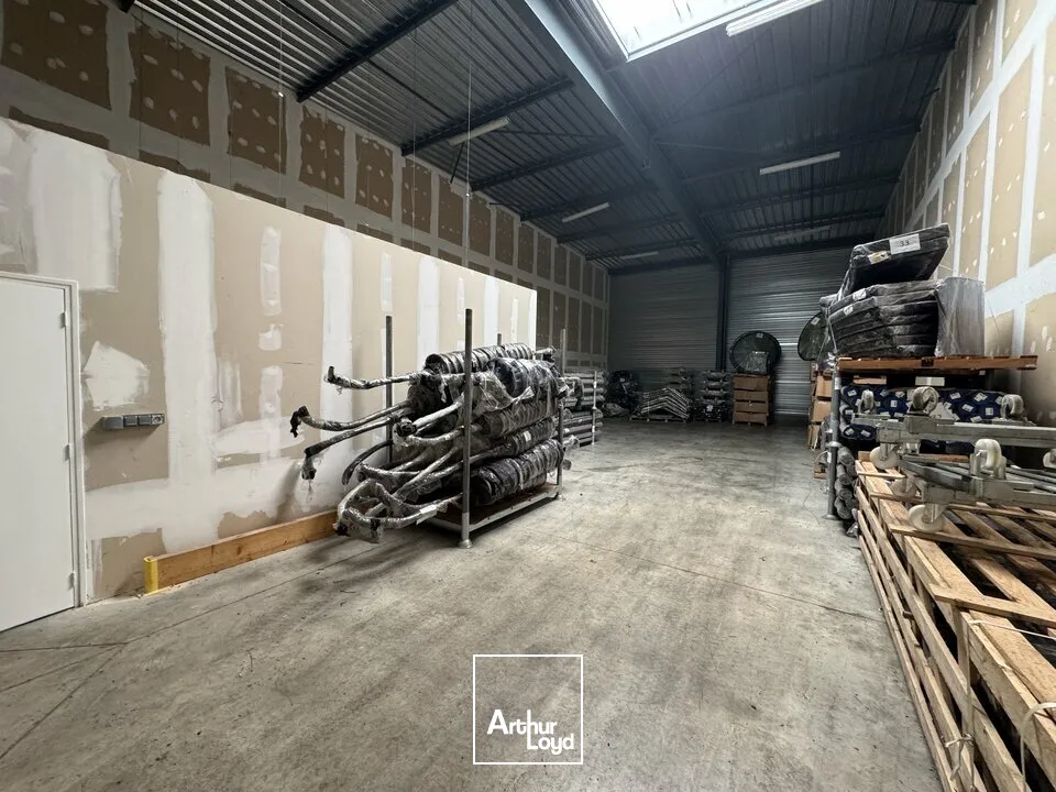 Locaux d'activité & Entrepôts - Location - MONTLOUIS SUR LOIRE - 37270 - 188-188 - 7826417