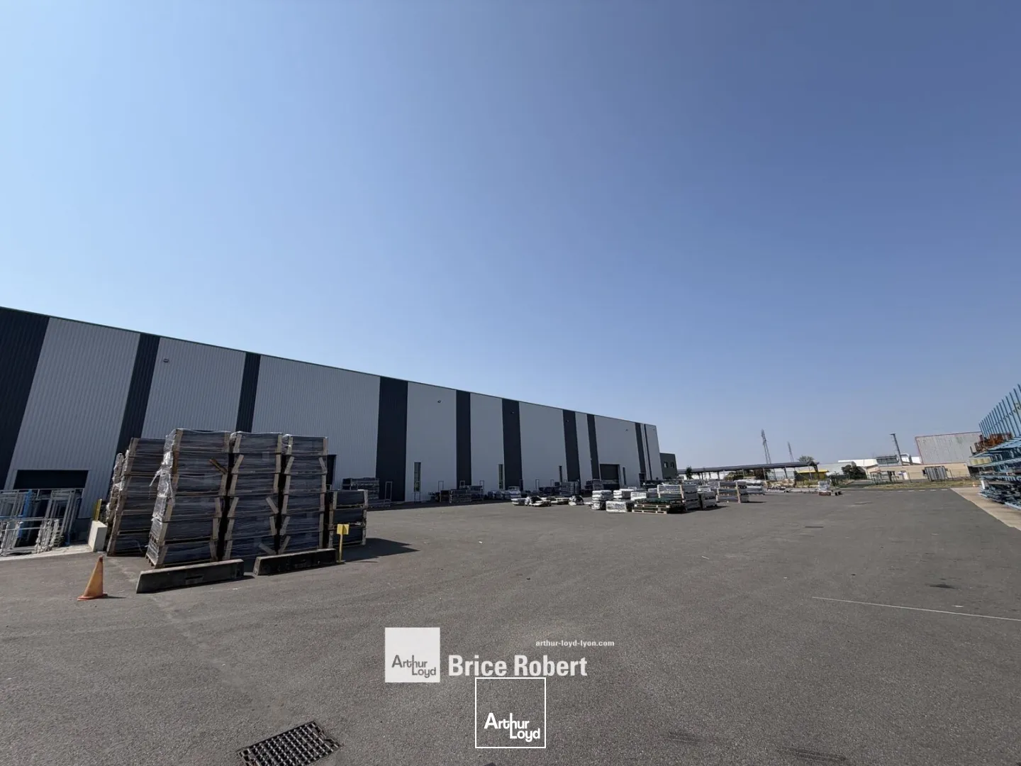Locaux d'activité & Entrepôts - Location - BELLEVILLE-EN-BEAUJOLAIS - 69220 - 6200-6200 - 7827312