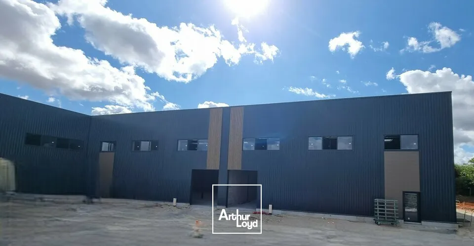 Locaux d'activité & Entrepôts - Location - CHASSENEUIL-DU-POITOU - 86360 - 854-854 - 7828949