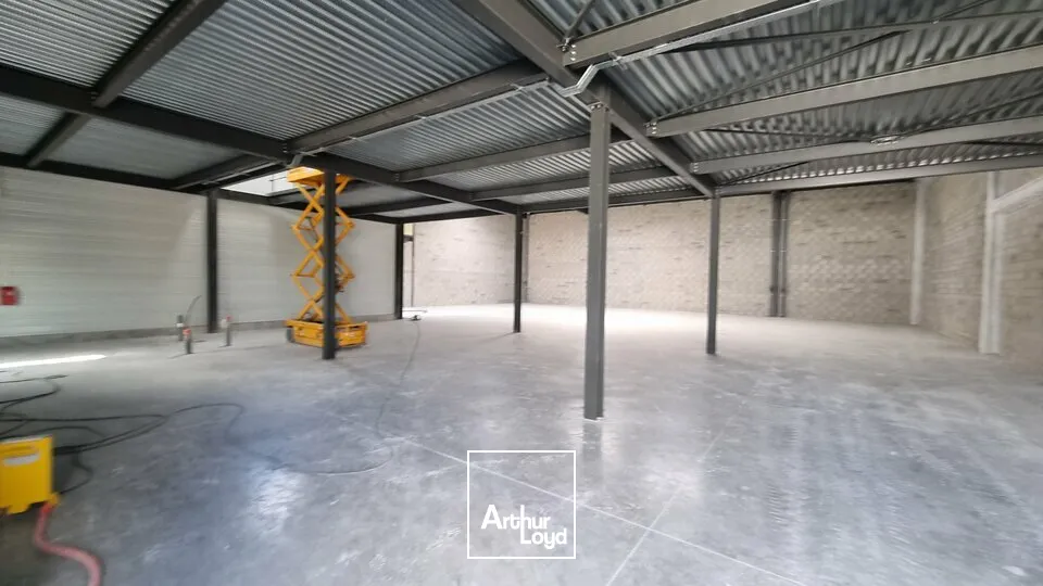 Locaux d'activité & Entrepôts - Location - CHASSENEUIL-DU-POITOU - 86360 - 854-854 - 7828948
