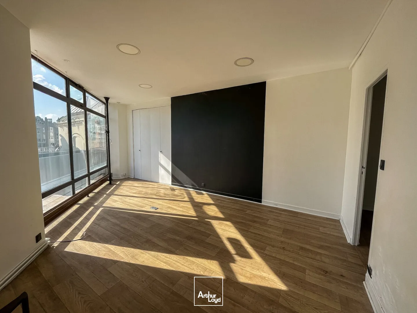 Locaux commerciaux - Location - SAINT QUENTIN - 02100 - 100-100 - 7829036