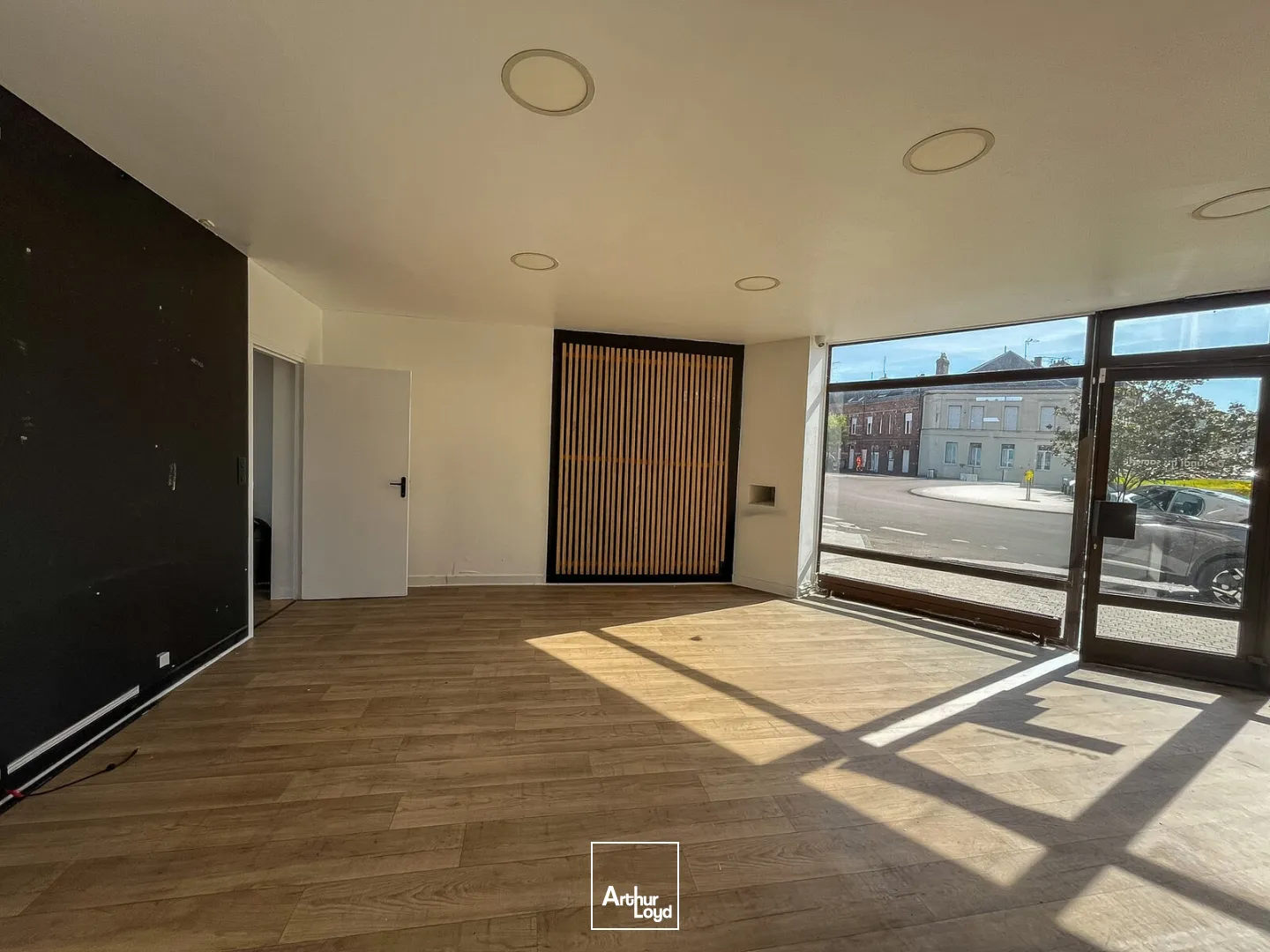 Locaux commerciaux - Location - SAINT QUENTIN - 02100 - 100-100 - 7829035