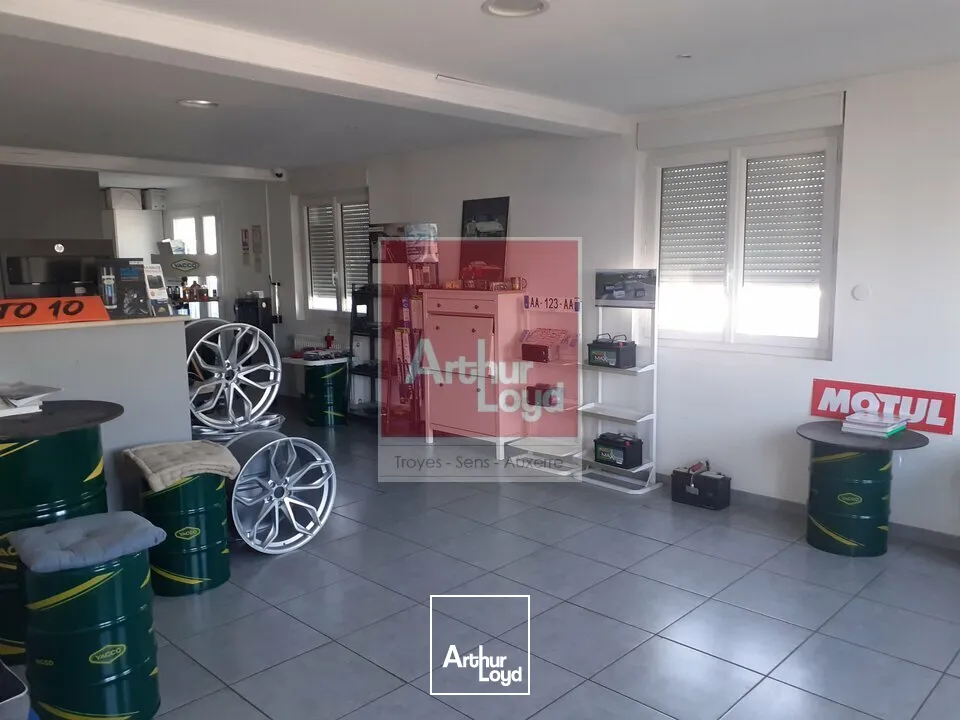 Locaux d'activité & Entrepôts - Location - LA CHAPELLE-SAINT-LUC - 10600 - 330-330 - 7832117