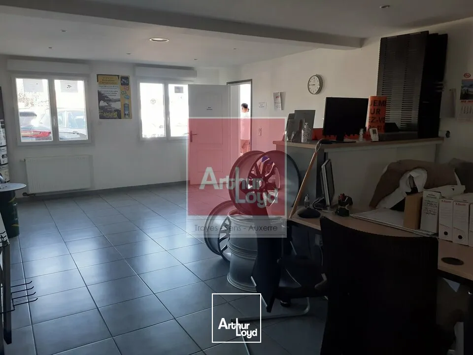Locaux d'activité & Entrepôts - Location - LA CHAPELLE-SAINT-LUC - 10600 - 330-330 - 7832121